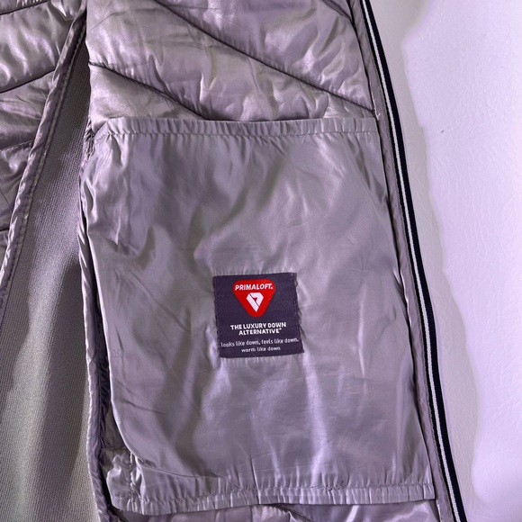 GAP Gray/Silver Primaloft Puffer Vest Size M. Two Front Zipper Pockets. Preloved - Picture 2 of 10